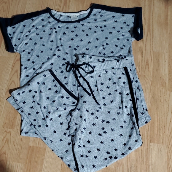 Lucky Brand Gray and Black Star Pajama Set Women Youth - Picture 1 of 7